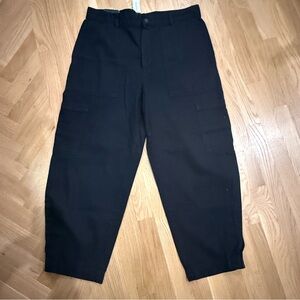 Banana Republic women’s Black Cargo pants Barrel leg